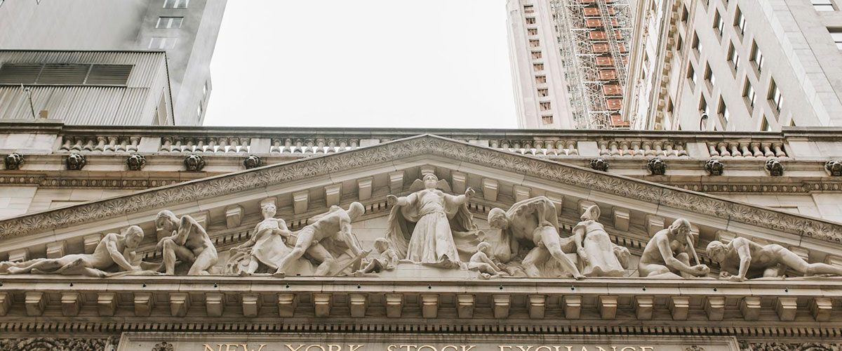 NYSE building with parapets walls